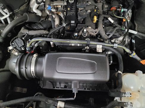 Used 2022 Ford Explorer XLT image 30