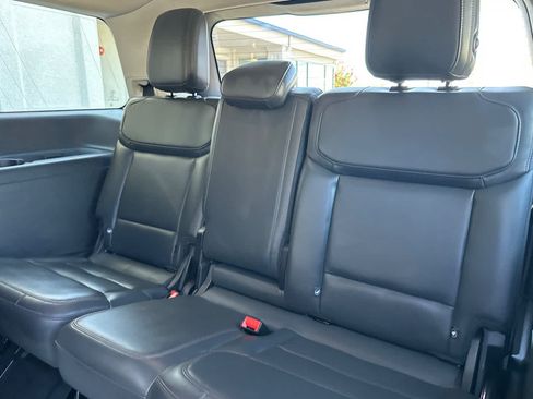 Certified 2025 Ford Expedition Active AWD/4WD image 17