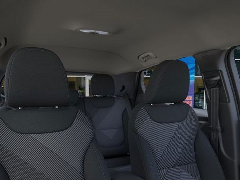Used 2027 Chevrolet Bolt LT w/ Comfort Package FWD image 26