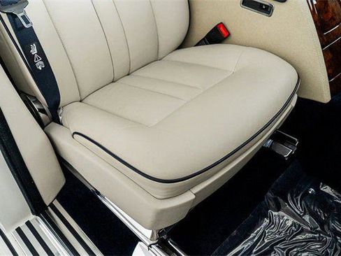 Used 2016 Rolls-Royce Phantom Sedan image 37