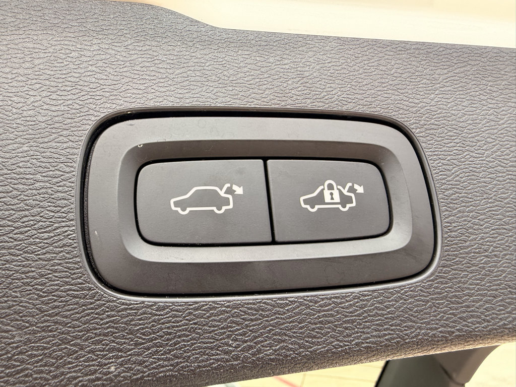 Used 2020 Volvo V60 T5 Momentum FWD image 25