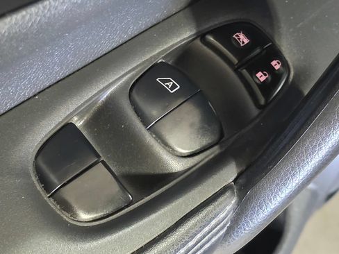 Used 2018 Nissan Rogue Sport SV w/ SV Technology Package FWD image 21