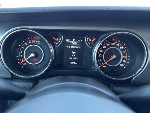 Used 2023 Jeep Gladiator Sport AWD/4WD image 14