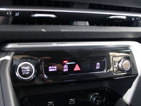 Certified 2025 Audi Q5 Premium w/ Convenience Package image 21