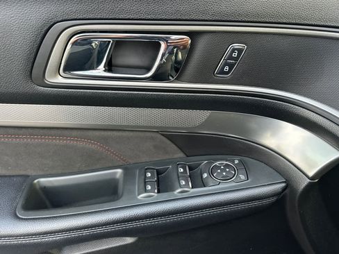 Used 2018 Ford Explorer XLT w/ Equipment Group 202A image 12