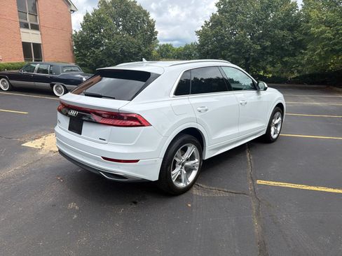Used 2023 Audi Q8 Premium w/ Convenience Package AWD/4WD image 5