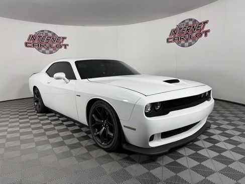 Used 2019 Dodge Challenger R/T image 9