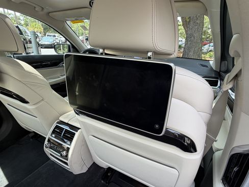 Used 2016 BMW 740i RWD image 42