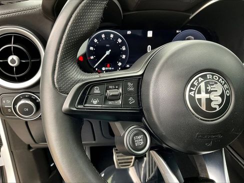 Used 2024 Alfa Romeo Stelvio Veloce AWD/4WD image 11