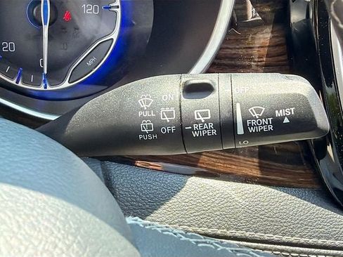 Used 2024 Chrysler Pacifica Limited FWD image 21