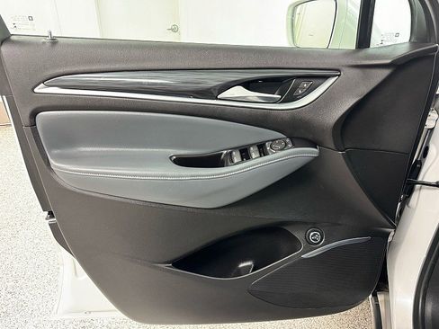 Used 2018 Buick Enclave Essence FWD image 9