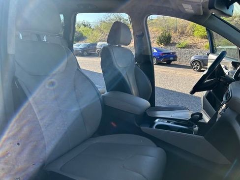 Used 2020 Hyundai Santa Fe Limited image 17