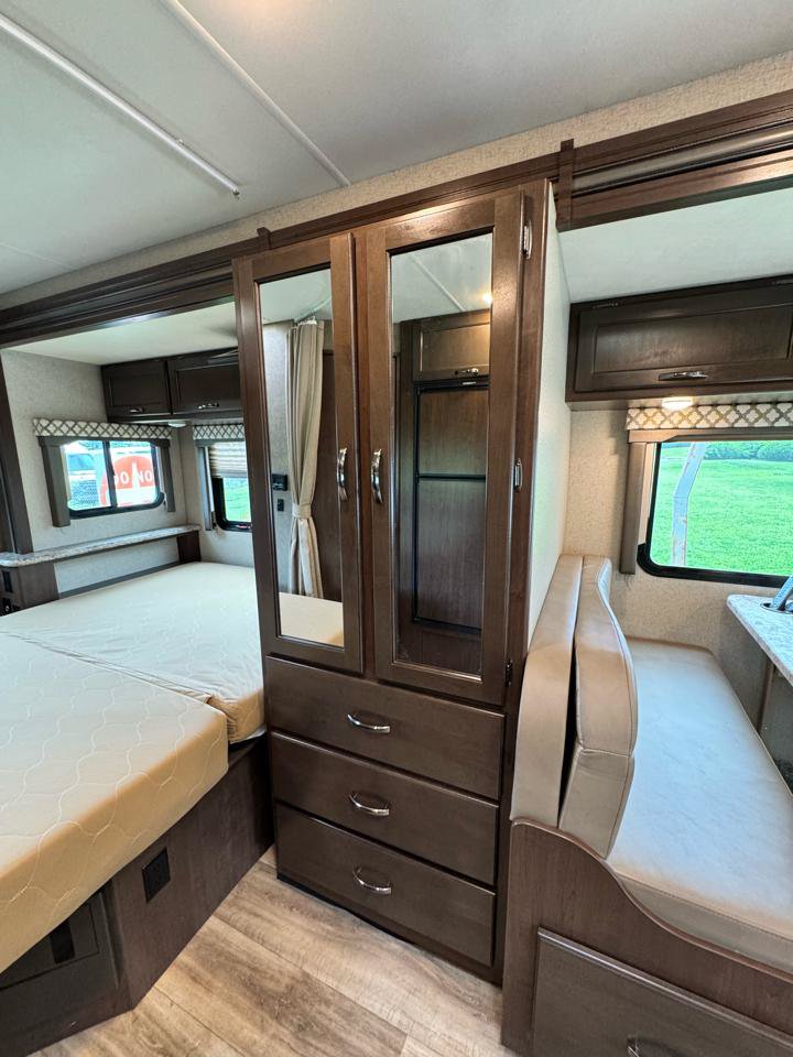Used 2019 Mercedes-Benz Sprinter 170 image 32