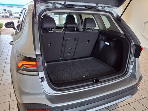 Used 2025 Volkswagen Taos SEL AWD/4WD image 21