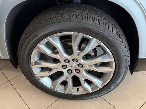 Used 2024 GMC Acadia Denali w/ Super Cruise Package FWD image 8