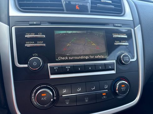 Used 2016 Nissan Altima 2.5 SR w/ LED Appearance Package FWD image 16