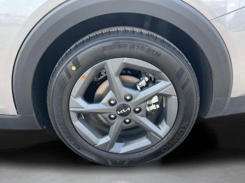 New 2026 Kia K4 LXS image 11