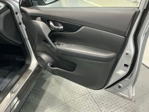 Used 2020 Nissan Rogue SL FWD image 29