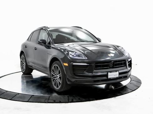Certified 2025 Porsche Macan image 9