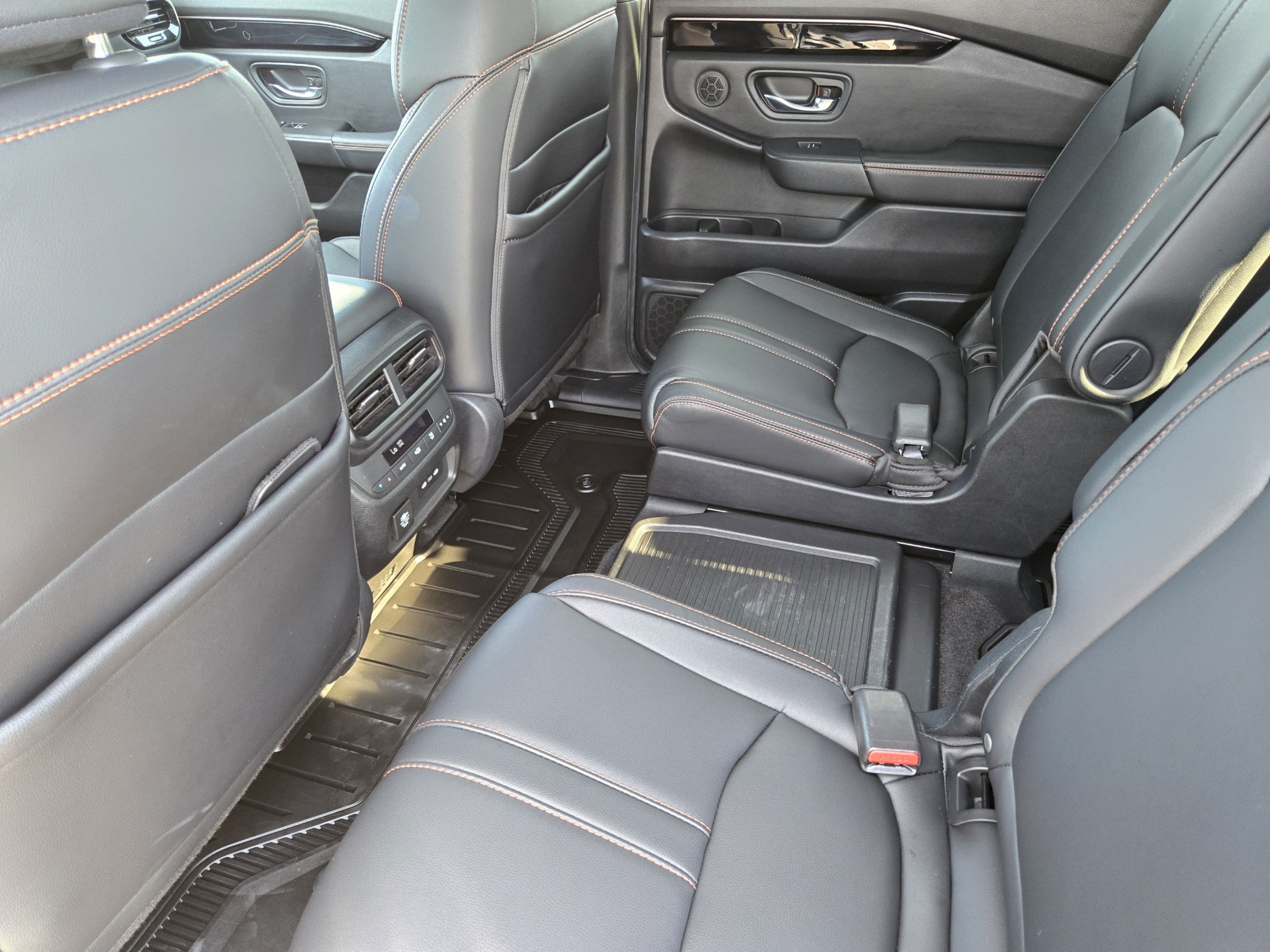 Used 2025 Honda Pilot TrailSport image 26
