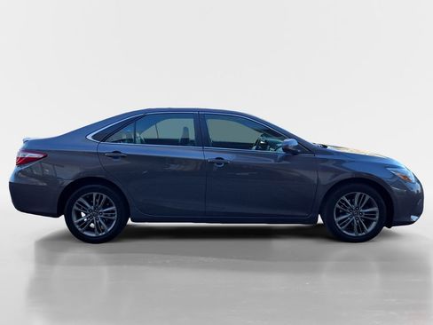 Used 2017 Toyota Camry SE image 6