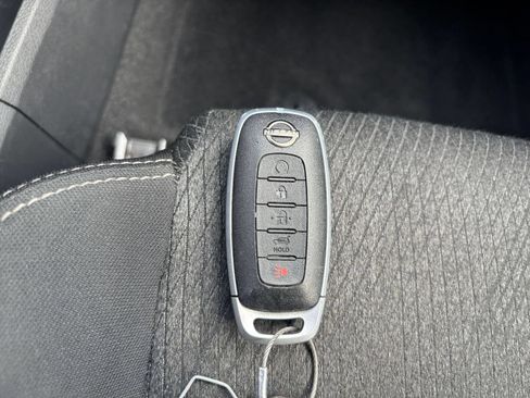 Used 2025 Nissan Rogue SV AWD/4WD image 17