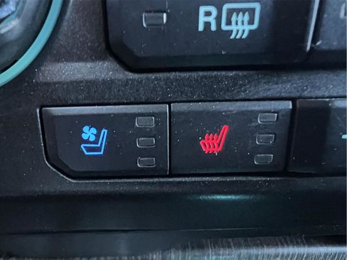 Used 2020 Ford F350 Lariat w/ Chrome Package image 26