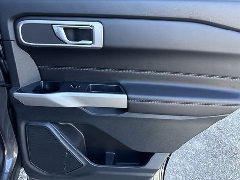 Used 2024 Ford Explorer XLT image 35