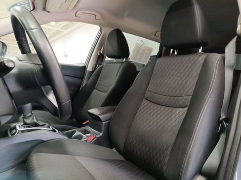 Used 2019 Nissan Rogue SV image 13