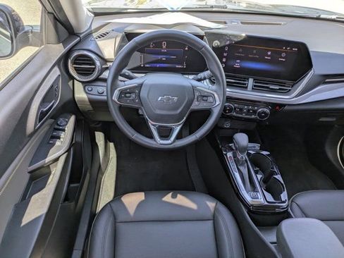 Used 2025 Chevrolet Trax ACTIV w/ Driver Confidence Package image 17