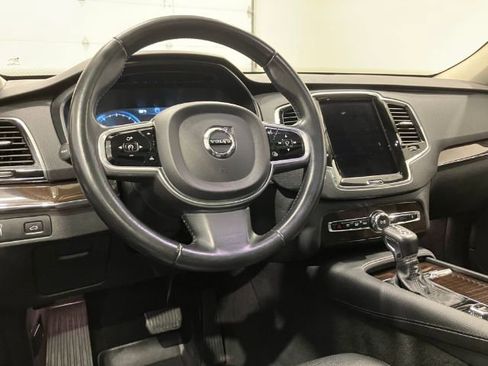 Used 2017 Volvo XC90 T6 Momentum w/ Vision Package image 39
