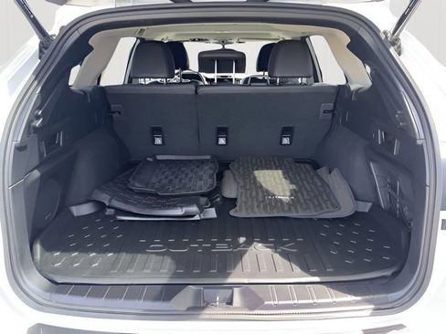 Used 2025 Subaru Outback Limited image 11