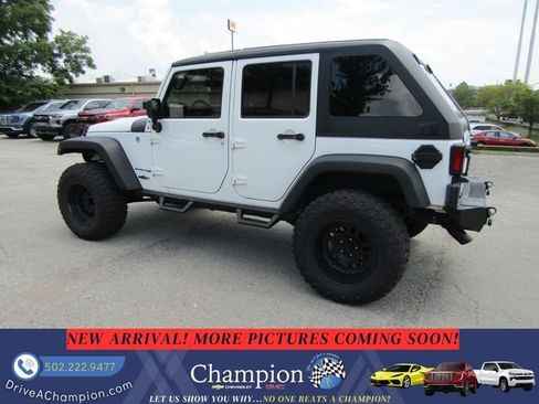 Used 2018 Jeep Wrangler Unlimited Sport S AWD/4WD image 7