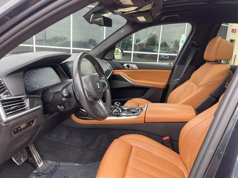 Used 2022 BMW X7 M50i w/ Luxury Seating Package image 31