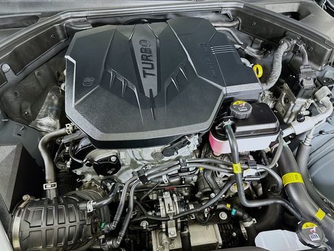 Used 2025 Genesis G70 2.5T RWD image 33