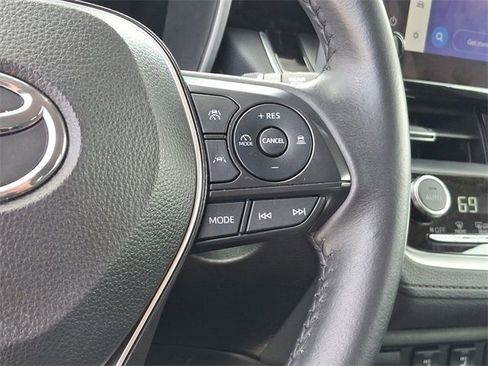 Used 2024 Toyota Corolla Cross XLE image 28