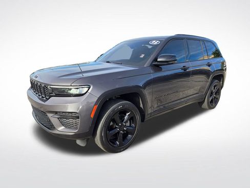 Used 2023 Jeep Grand Cherokee Altitude AWD/4WD image 10