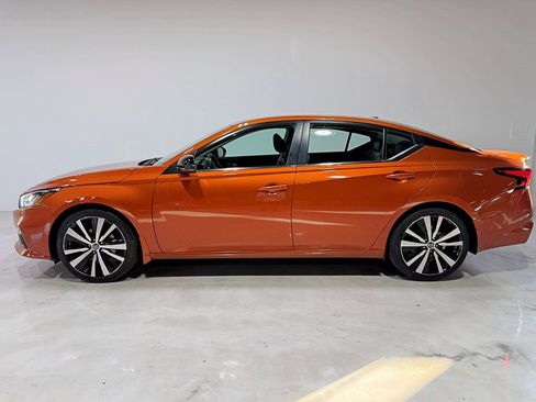 Used 2020 Nissan Altima 2.5 SR w/ Premium Package image 3
