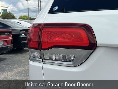 Used 2022 Jeep Grand Cherokee Laredo X AWD/4WD image 10