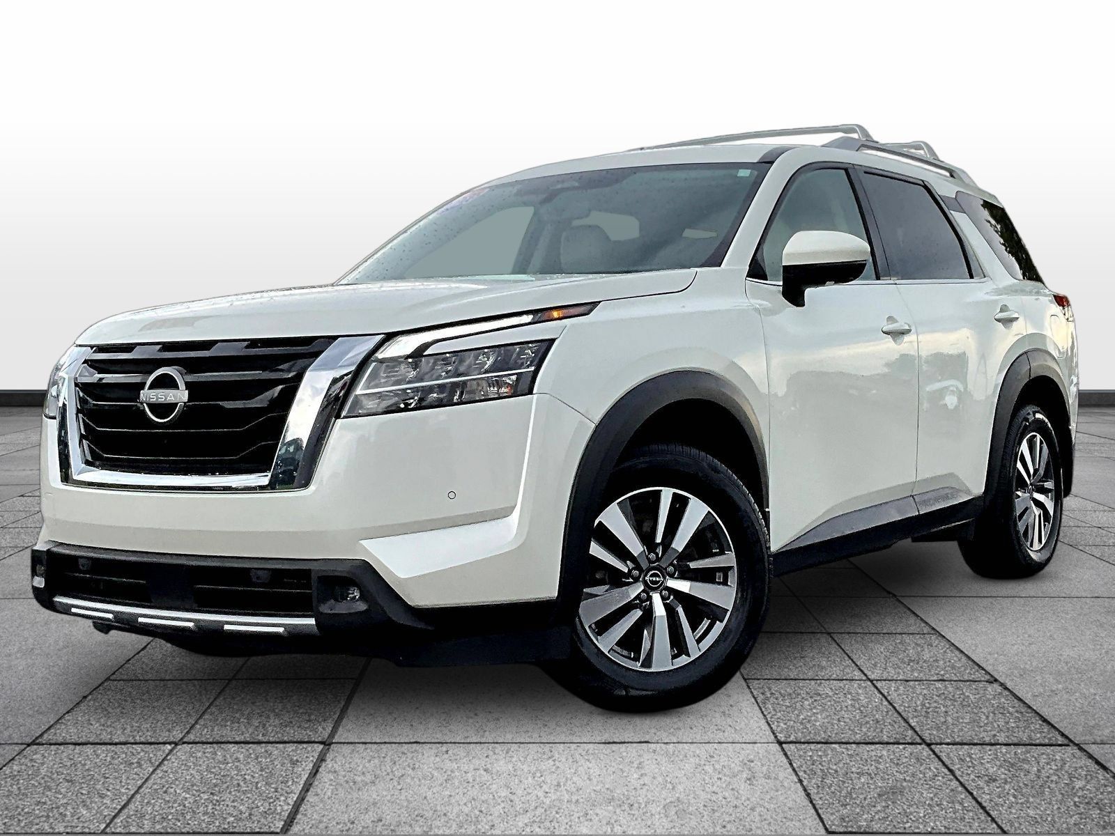 Certified 2023 Nissan Pathfinder SL AWD/4WD image 3