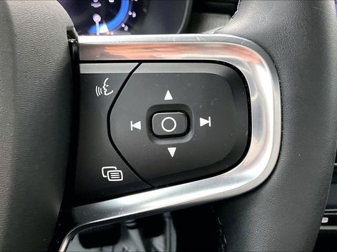 Certified 2023 Volvo XC40 B5 Core w/ Protection Package Premier image 27