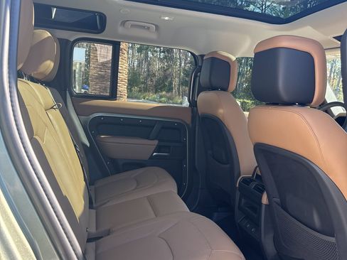 Used 2025 Land Rover Defender 110 S image 15