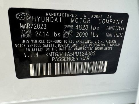 Used 2023 Genesis G70 2.0T image 29