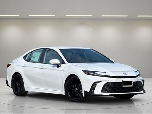 New 2026 Toyota Camry SE FWD image 8