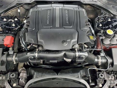 Used 2016 Jaguar XF Premium image 4