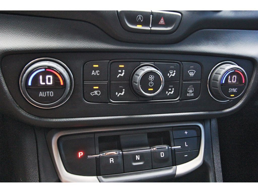 Used 2022 GMC Terrain Denali w/ Denali Premium Package AWD/4WD image 24