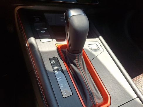 New 2026 Nissan Kicks SR w/ SR Premium Package FWD image 13