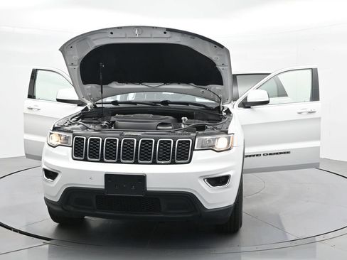 Used 2017 Jeep Grand Cherokee Laredo AWD/4WD image 39