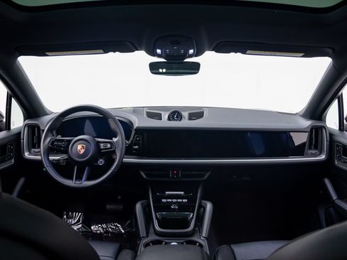 Certified 2025 Porsche Cayenne E-Hybrid Coupe AWD/4WD image 11