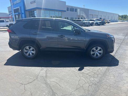 Used 2023 Toyota RAV4 LE AWD/4WD image 3